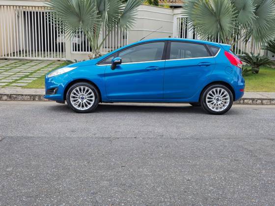 FORD FIESTA 1.6 TITANIUM HATCH 16V FLEX 4P POWERSHIFT FORD FIESTA 1.6 TITANIUM HATCH 16V FLEX 4P POWERSHIFT